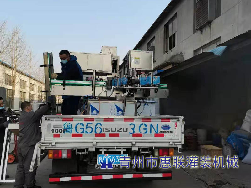 液體肥灌裝機(jī)生產(chǎn)線(xiàn)發(fā)往濰坊