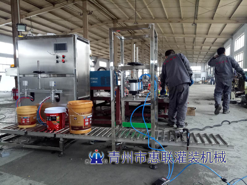 大桶稱(chēng)重式機(jī)油灌裝機(jī)