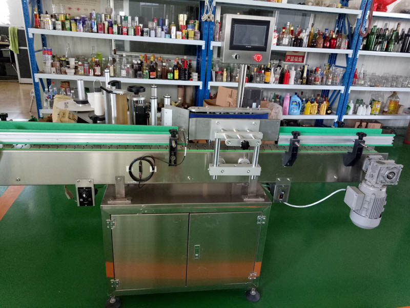 葡萄酒全自動貼標(biāo)機